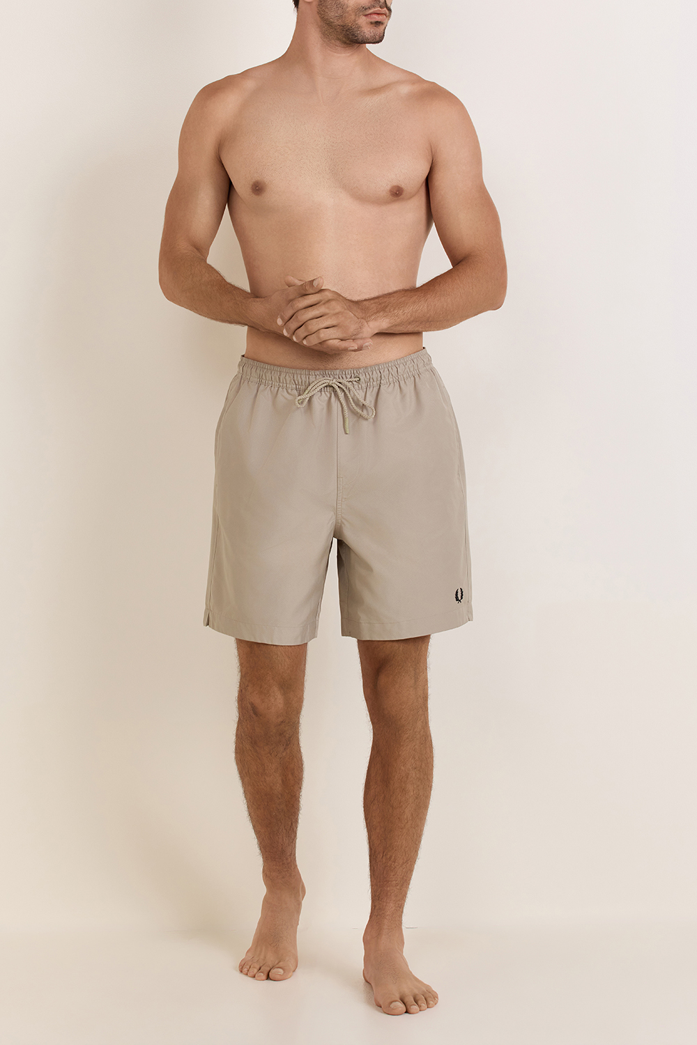 תמונת כל הלוק של מכנסי שחייה